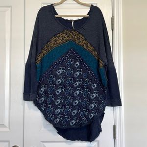 Free People oversized navy sweater, EUC, size medium (fits like l/xl)